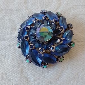 BEAUTIFUL VINTAGE ROUND BLUE RHINESTONE BROOCH